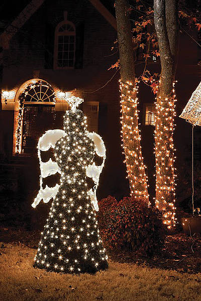 Picture of Angel Topiary 6ft With 475 Warm White LED Lights